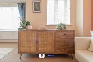 Foto dalla galleria di Last-Minute Escapes ! Summer Days l RTM Stay l 4 -Bed House By Finesse Stays Short Lets & Serviced Accommodation Wakefield With Parking, Contractors a Stanley