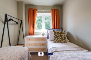 Foto dalla galleria di Last-Minute Escapes ! Summer Days l RTM Stay l 4 -Bed House By Finesse Stays Short Lets & Serviced Accommodation Wakefield With Parking, Contractors a Stanley Altre 50 foto