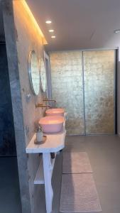 Ένα μπάνιο στο Bluehill Sitges +14 φωτογραφίες