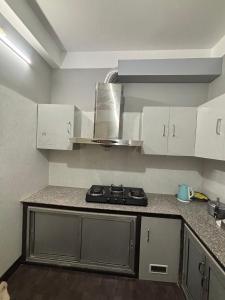Kuchyň nebo kuchyňský kout v ubytování Newa House Homestay