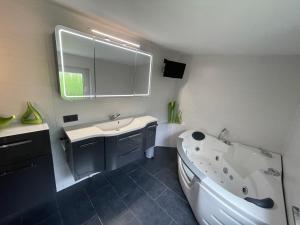 Ένα μπάνιο στο Ferienhaus Heideperle