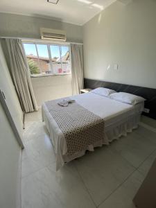 a bedroom with a bed and a window at Hotel Boituva Inn - Your Hotel in Boituva +49 photos