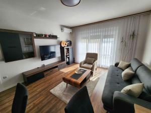 Televisi dan/atau pusat hiburan di REGEX Apartment