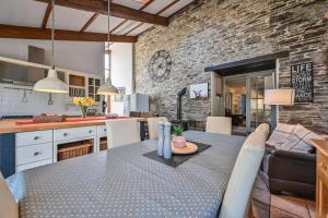 Gallery image of Superb Old Farmhouse near the Beach with Large Hot Tub , Free Access to an Indoor Pool, Free Animal Feeding ,Free Pony Rides and Free Tractor Rides in Bodinnick +46 photos