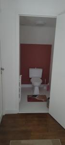 Billede fra billedgalleriet på Chambre au calme au première étage i Brécé