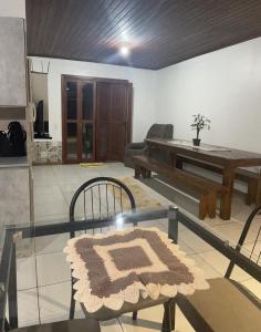 a living room with a couch and a table with a rug at Sítio recanto da Felicidade in Gravataí