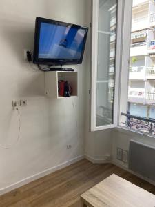 Μια τηλεόραση ή/και κέντρο ψυχαγωγίας στο SMART STUDIO +3 φωτογραφίες