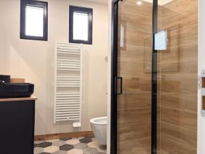 Ένα μπάνιο στο Home 724 +4 φωτογραφίες