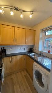 Dapur atau dapur kecil di Entire Home with Private Entrance