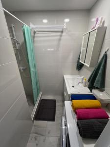 Koupelna v ubytování Apartman Nábrežná + 22 fotografií