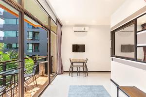 Fotografie z fotogalerie ubytování NaiHarn Beach Condo A301 - mountain and garden view v destinaci Rawai pláž