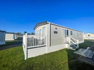 Gallery image of Lovely Caravan With Decking At Carlton Meres Holiday Park In Suffolk Ref 60023Ch in Saxmundham