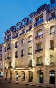 Tòa nhà nơi khách sạn tọa lạc