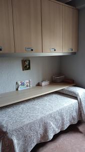 Ένα ή περισσότερα κρεβάτια σε δωμάτιο στο Habitación en casa de María