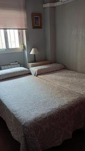 Ένα ή περισσότερα κρεβάτια σε δωμάτιο στο Habitación en casa de María +4 φωτογραφίες