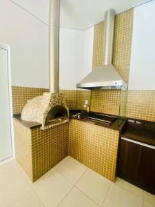 a kitchen with a sink and a stove at Casa-Condomínio-Itu-City Castelo in Itu