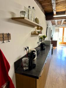 Kuchyňa alebo kuchynka v ubytovaní Maison au coeur des Angles