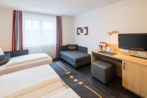 Postel nebo postele na pokoji v ubytování 4-Länder-Hotel Deutschmann