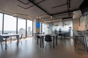 a room with tables and chairs and large windows at Suite tecnológica y moderna in El Pary