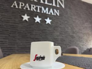Príslušenstvo na prípravu kávy alebo čaju v ubytovaní Apartmány Katalin