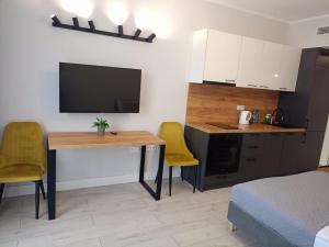 Zakrzówek Residence的厨房或小厨房