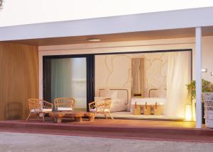 Ruang duduk di Ramlah Resort Sealine Beach
