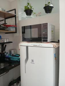 Η κουζίνα ή μικρή κουζίνα στο Beira mar 2