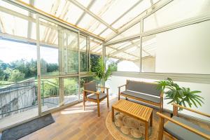 a conservatory with a bench and a table at Escapade en Val de Saône T4 familial & jardin in Thoissey