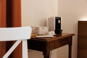 Sadržaji za pripremu kafe i čaja u objektu Balabuska Rooms & Garden