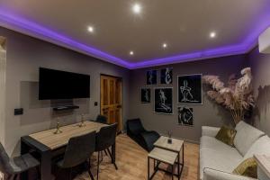 TV a/nebo společenská místnost v ubytování Le désir secret