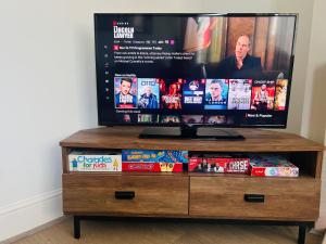 Fotografie z fotogalerie ubytování Waterside Stay- 3 Bed House- Sleeps 5- Parking- Fast Wifi v destinaci Burton upon Trent