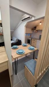 Η κουζίνα ή μικρή κουζίνα στο DMD Apartman