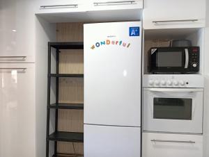Kuchyňa alebo kuchynka v ubytovaní VILLA DU LAC spéciale pour famille avec enfant