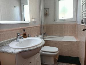 Kúpeľňa v ubytovaní VILLA DU LAC spéciale pour famille avec enfant