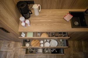 Coffee and tea making facilities at Guesthouse Gillis7