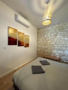 Postel nebo postele na pokoji v ubytování Studio Lumière, 6 min du Zoo + 6 fotografií