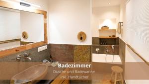 Fotografia z galérie ubytovania Chalet WaldHäusl luxuriöse Ferienwohnungen mit Sauna & Whirlpool, Kamin, Balkon oder Terrasse mit Bergblick v destinácii Heiligenblut