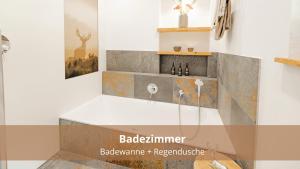 Fotografia z galérie ubytovania Chalet WaldHäusl luxuriöse Ferienwohnungen mit Sauna & Whirlpool, Kamin, Balkon oder Terrasse mit Bergblick v destinácii Heiligenblut