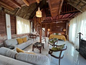 a living room with a couch and a bed at Casa Iguana hotel boutique in El Cuyo