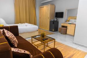 TV a/nebo společenská místnost v ubytování Pyramids Land Hotel