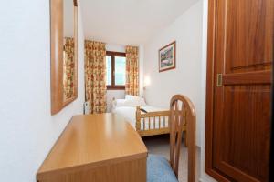 A bed or beds in a room at Apartamentos Xaloc HRC