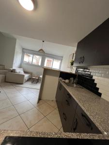 Kuchyň nebo kuchyňský kout v ubytování Beau duplex T3 bis bien situé + 8 fotografií