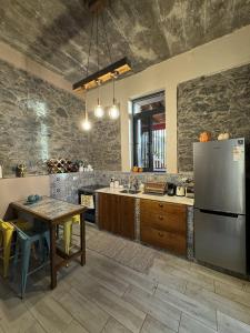 Kuchyň nebo kuchyňský kout v ubytování Victoria Tiny Stone House