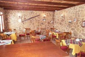 Stivakti Chalet tesisinde bir restoran veya yemek mekanı