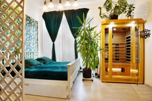 a bedroom with a bed with a green bedspread at Green Garden Děčín in Děčín