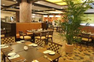 En restaurang eller annat matställe på De Palma Hotel Shah Alam