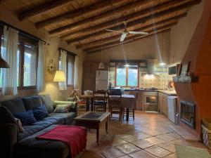 A kitchen or kitchenette at Casa Rural El Riandero