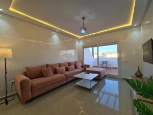 Posezení v ubytování Superbe appartement avec une vue panoramique sur piscine