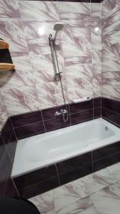 A bathroom at the flowers apartment