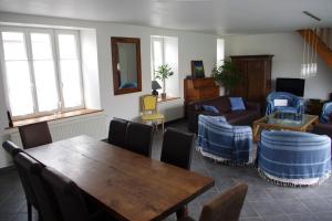 a living room with a table and a couch at Villa Audresselles in Ambleteuse